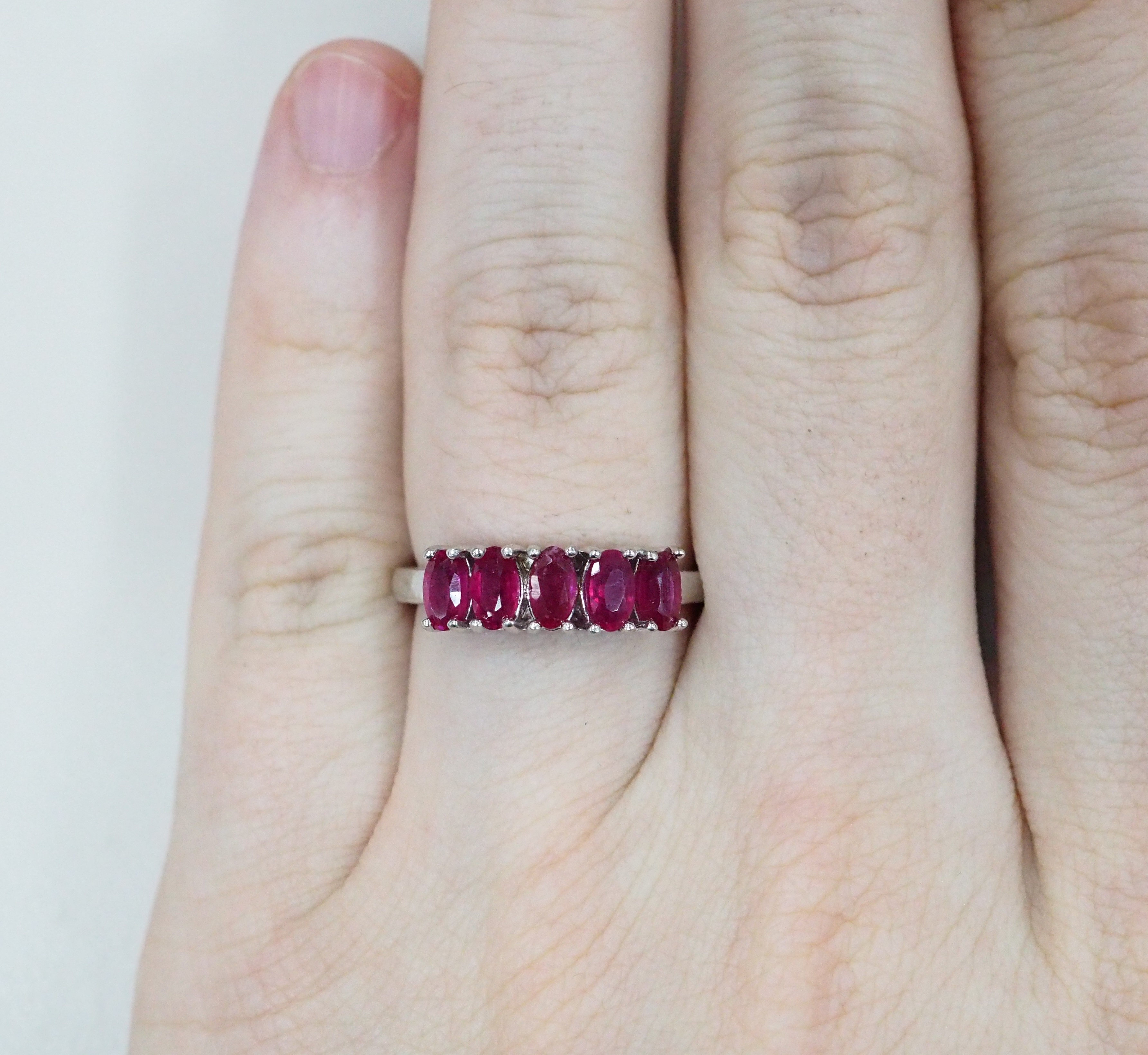 Серебряное кольцо с рубинами